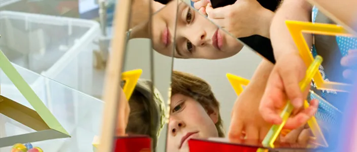 Children experience an exhibition about symmetry at ix-quadrat