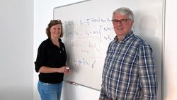 Humboldt Award winner Bruno Nachtergeale and Simone Warzel work together at the whiteboard.